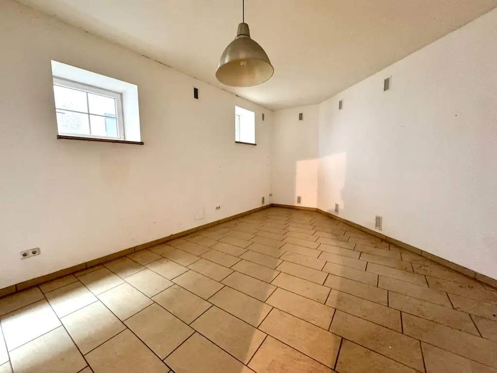 SHOPPING-BISTRO LOKAL