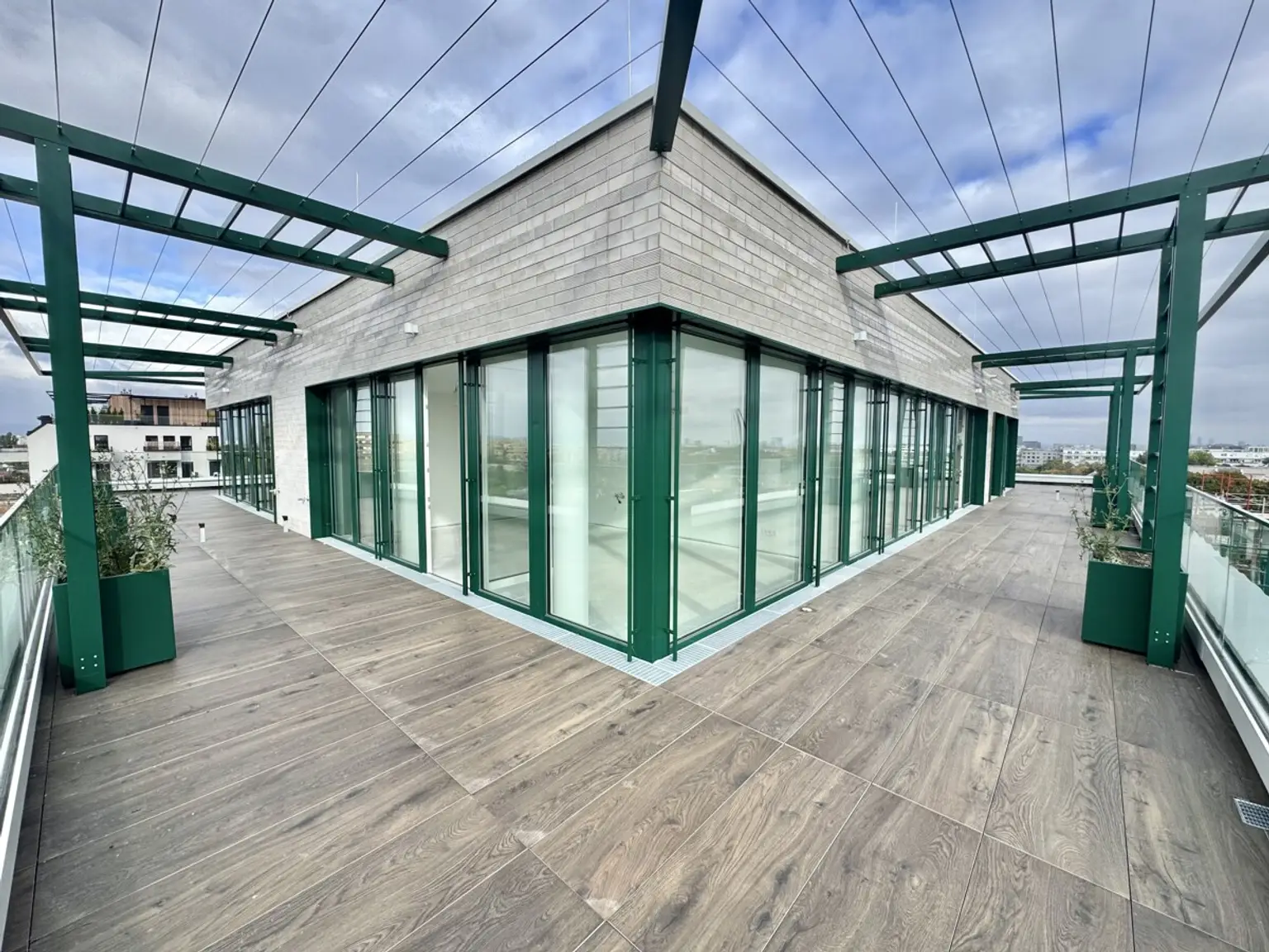 Exklusives Penthouse mit 90m2 Panoramaterrasse: Provisionsfrei - Wohnung + Büro mit luxuriöser Ausstattung