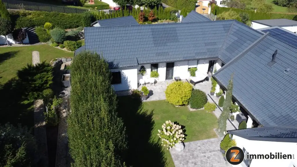 Modernes Wohnhaus mit zwei barrierefreien, getrennten Einheiten