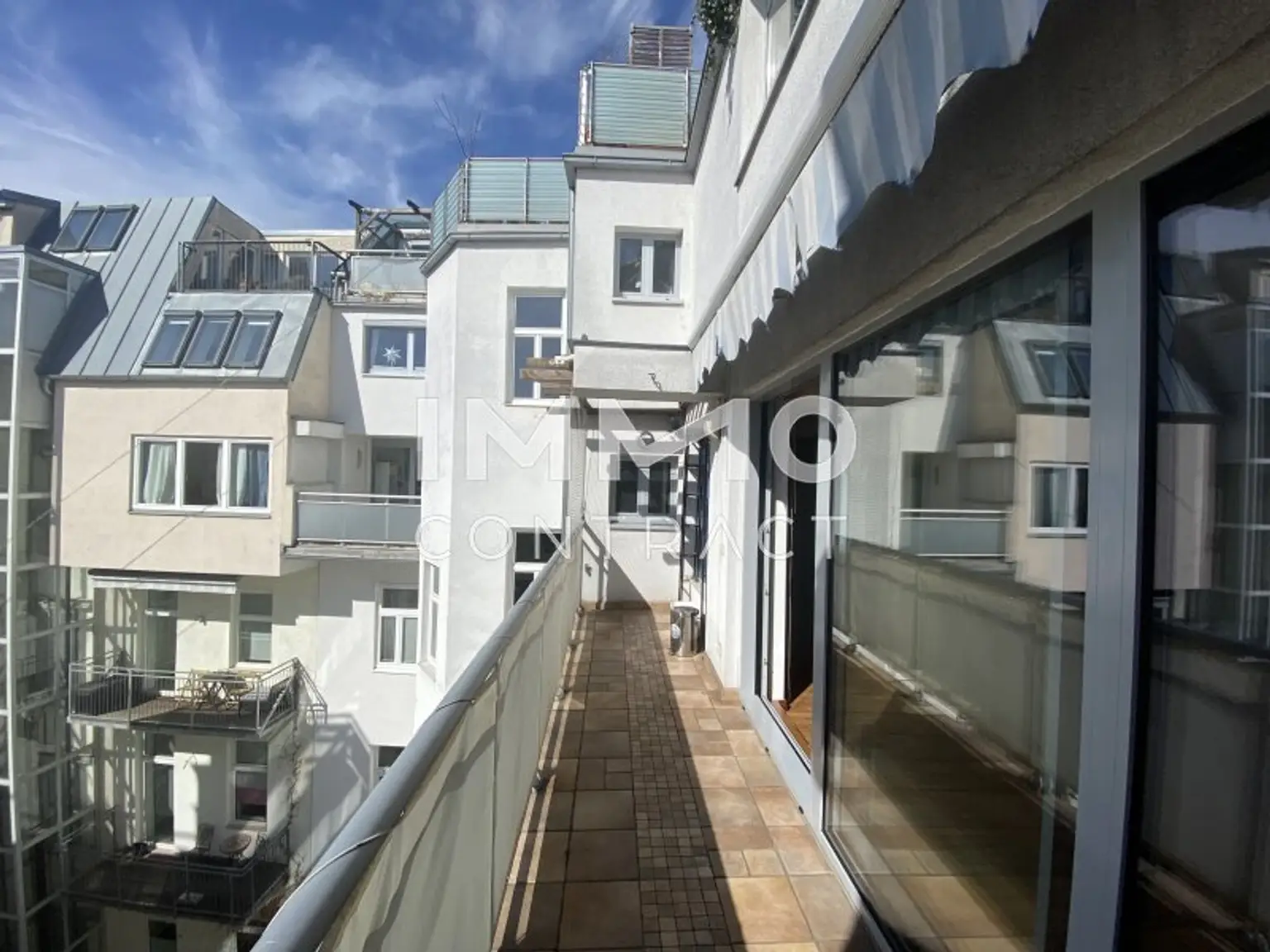 Sonniger Balkon
