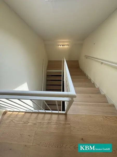 Zweifamilienhaus mit 2 getrennten Wohneinheiten in ruhiger Lage steht zum Verkauf!