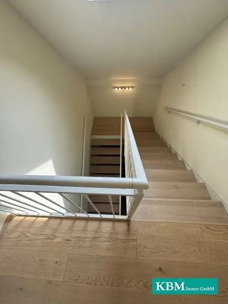 Zweifamilienhaus mit 2 getrennten Wohneinheiten in ruhiger Lage steht zum Verkauf!
