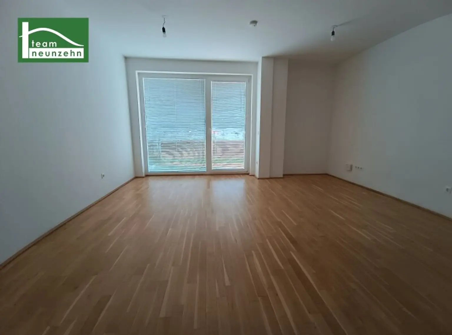 Lichtdurchflutete 4-Zimmer-Wohnung mit privater Außenfläche