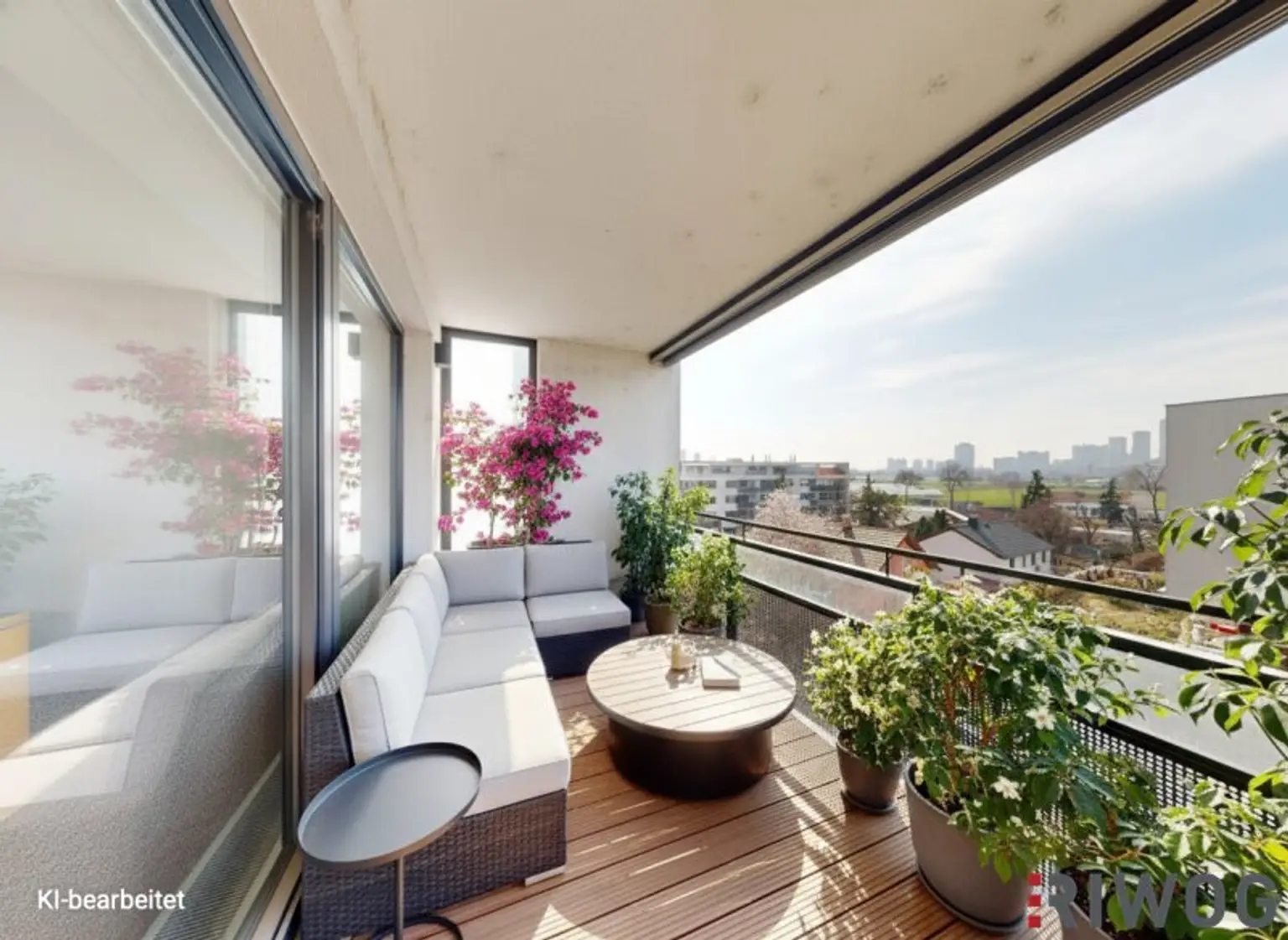 Loggia mit Weitblick über das Donaufeld