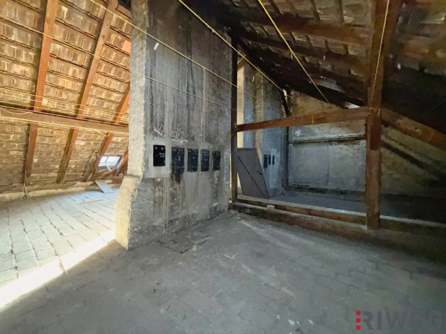 Baubewilligter Rohdachboden nahe U3