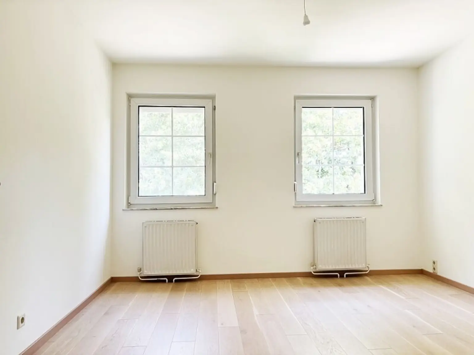 Ruhe-Oase in Mauer! Sonniges Reihenhaus mit 6 Zimmern, Garten und Garage!