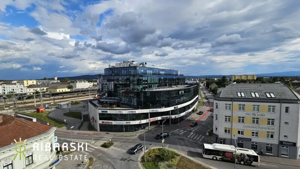 Fast wie ein Penthouse der 70er Jahre - großzügige Wohnung mit 4 Zimmern und drei Loggien - Garage inklusive