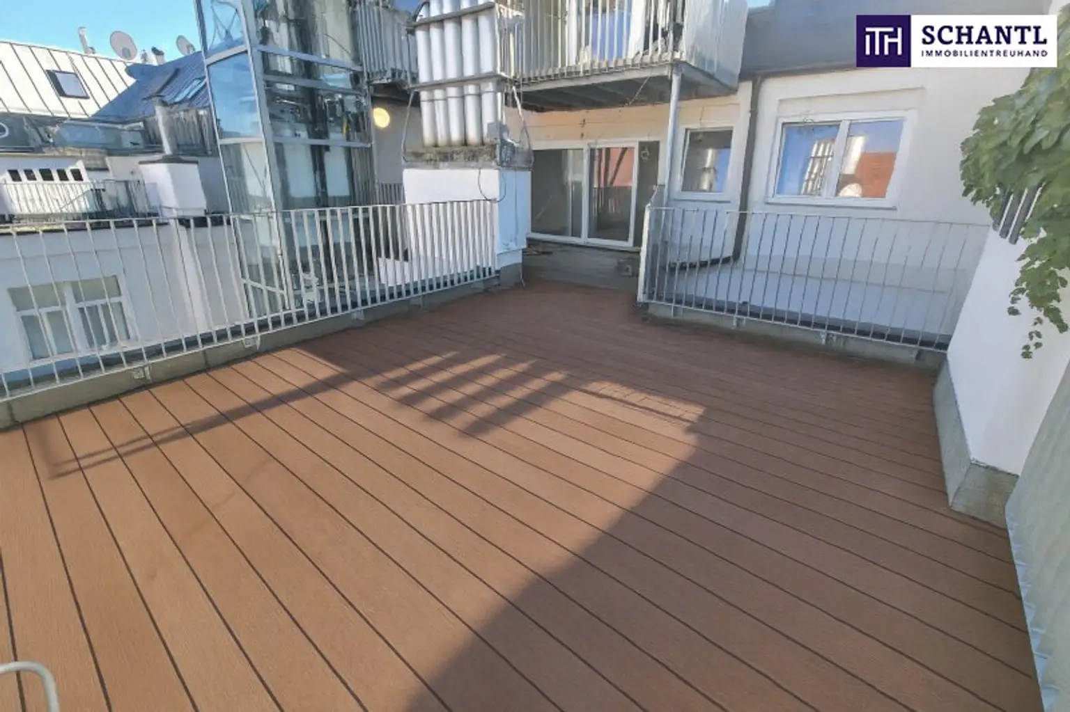 Preisreduktion! Stilvoll wohnen über den Dächern Wiens – ein 3-Zimmer-Dachgeschoßtraum mit 34 m² großer Sonnenterrasse