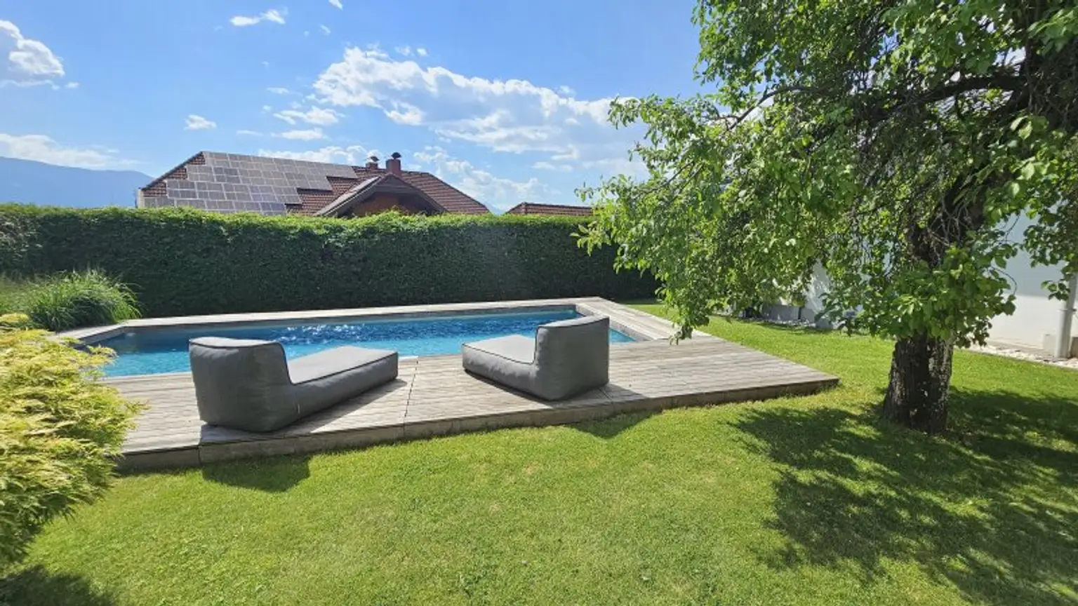 Außenansicht - Garten - Pool - Haus - Seeboden - kaufen