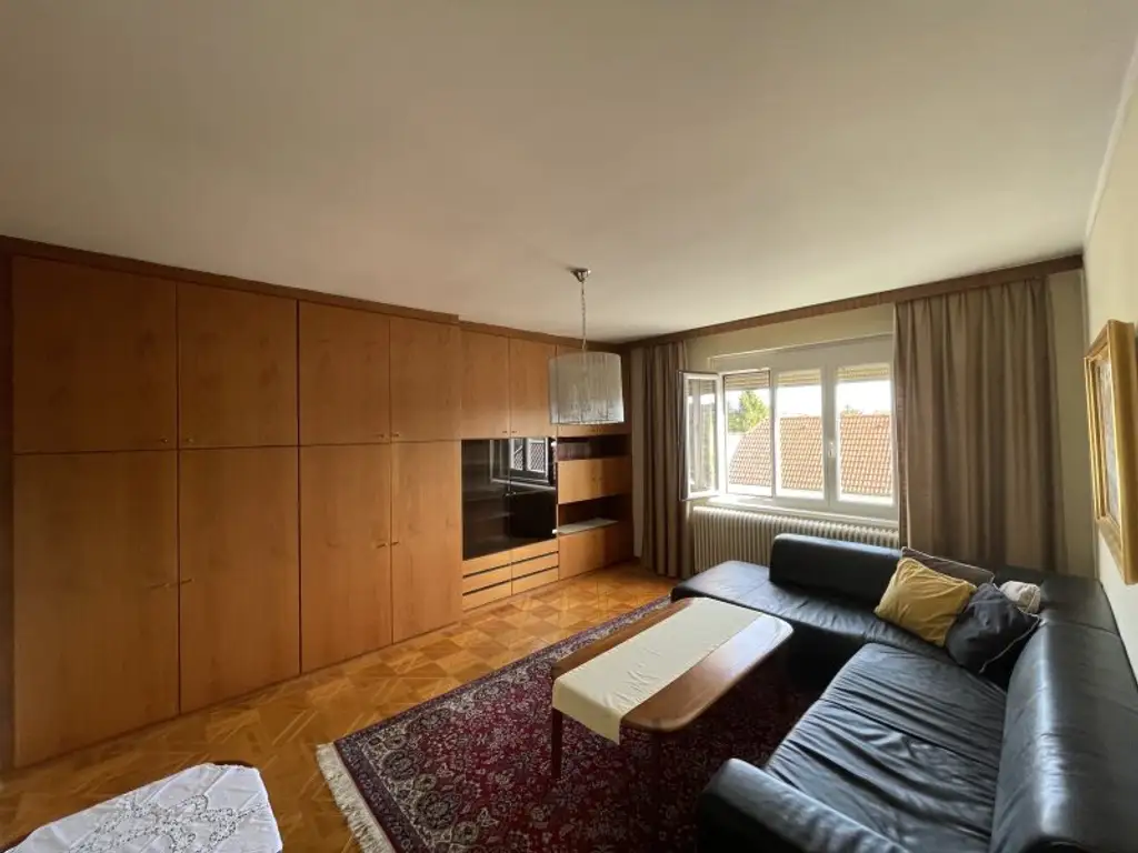 GROSSZÜGIGES ANWESEN MIT WOHNHAUS -- WUNDERSCHÖNER INNENHOF UND GROSSER GARTEN -- 1.315 m²!