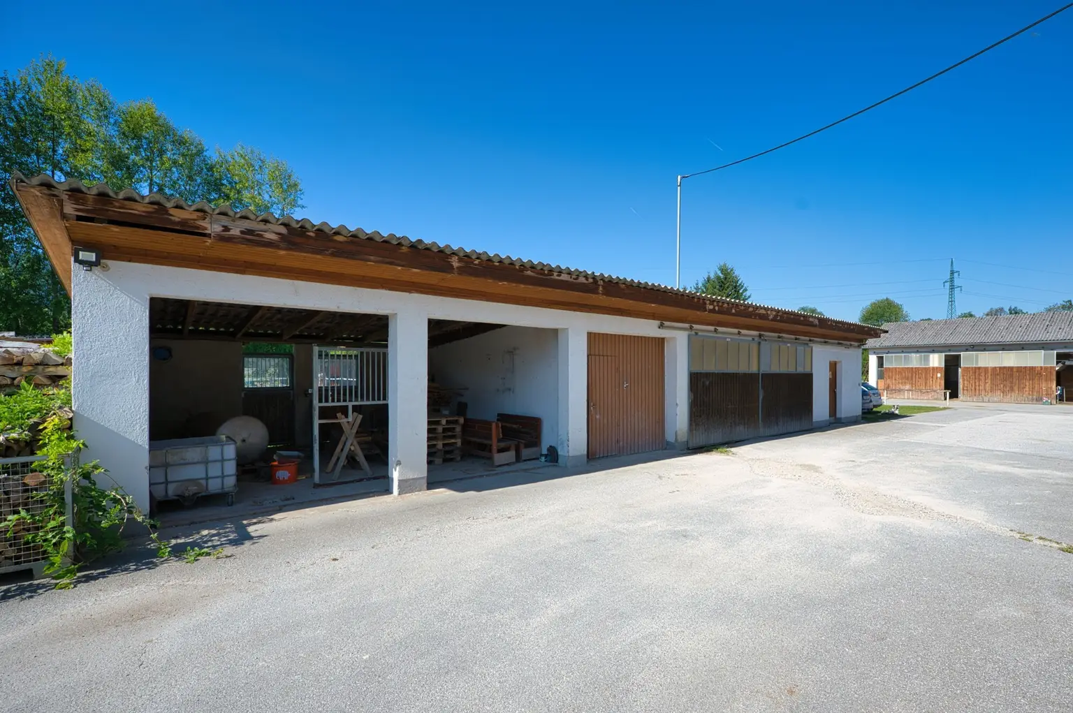 Reiterhof. Vierkanter. Wirtshaus. Zimmervermietung. Wohnungen. Natur.