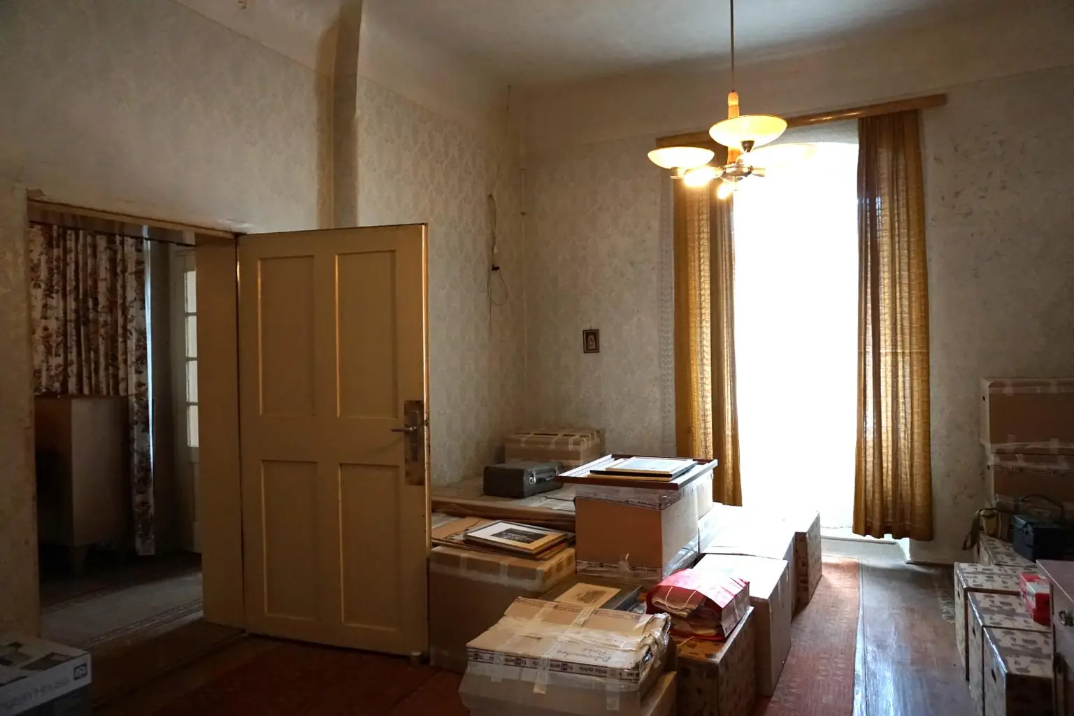 Räumlichkeiten mit Potential zum imposanten Büro - Ca. 120m2 im 1. Stock