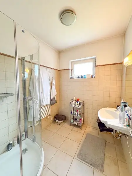 Einfamilienhaus mit Pool, Sauna & Wohnkeller auf Eigengrund in Toplage von Baden bei Wien