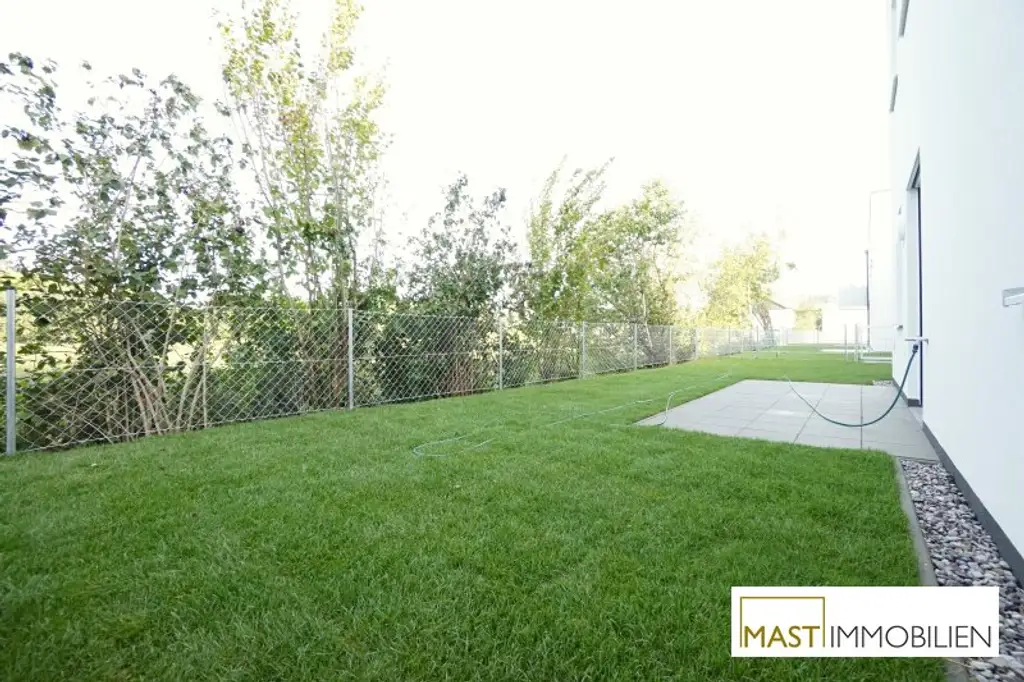 2 Zimmer Garten Wohnung inkl. EWE Einbauküche in optimaler Lage - inkl. PKW Abstellplatz