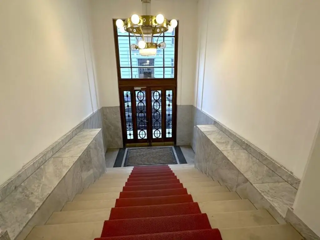 MÖLLWALDPLATZ, U1-NÄHE, 124 m2 ALTBAU, Wohnküche, 2 Zimmer, klimatisiert, 2 Bäder, Parketten, Loggia, 1. Liftstock, provisionsfrei