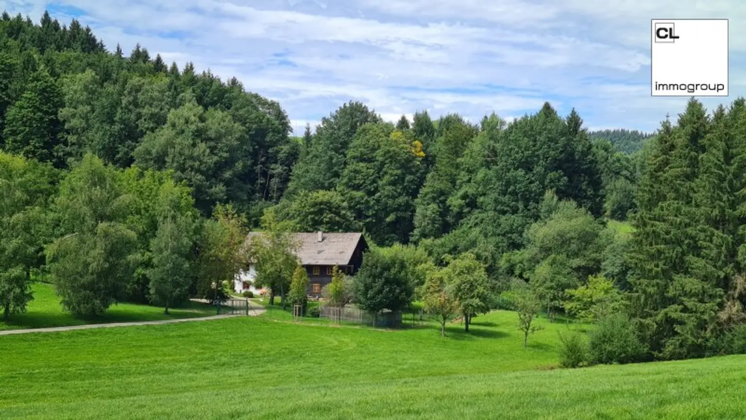 Ein Zuhause wie aus einer anderen Zeit - Bauernhaus in Alleinlage im Attergau