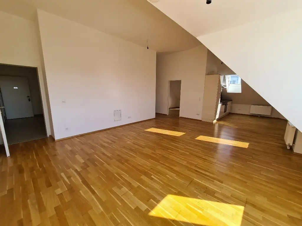 Perfekt aufgeteilte 3-Zimmer-Dachgeschosswohnung in
unmittelbarer Nähe zur Herz-Passage!