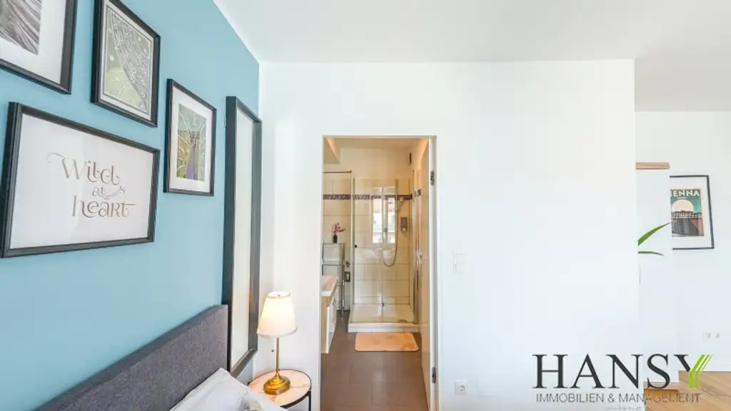 Charmantes vollmöbliertes Dachgeschoss-Studio mit Lift, Terrasse und Weitblick!