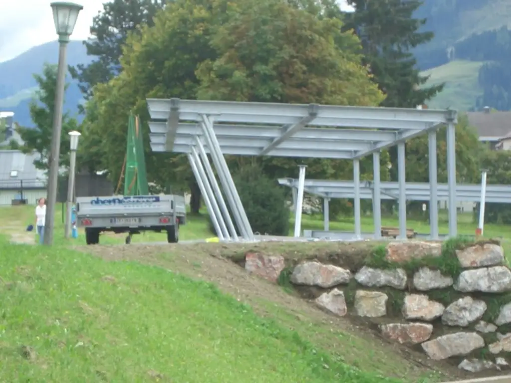 Großzügiges Carport für Ihr Auto im Stadtzentrum unterhalb Wallner Kaserne - 60 EUR pro Monat
