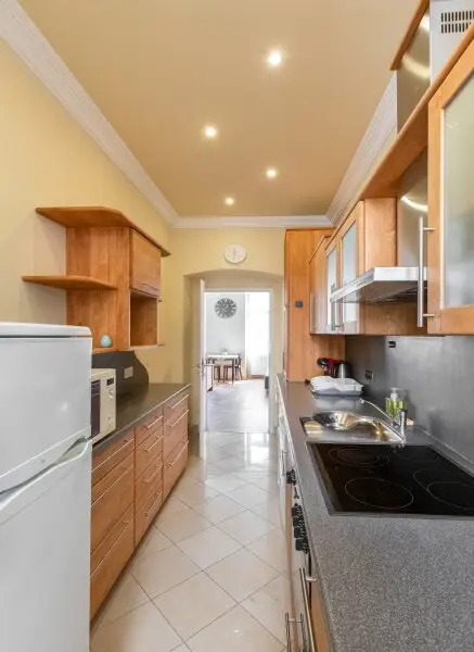 TOP ANGEBOT! Helle 3-Zi.-Altbauwohnung mit zukünftigen Balkon!