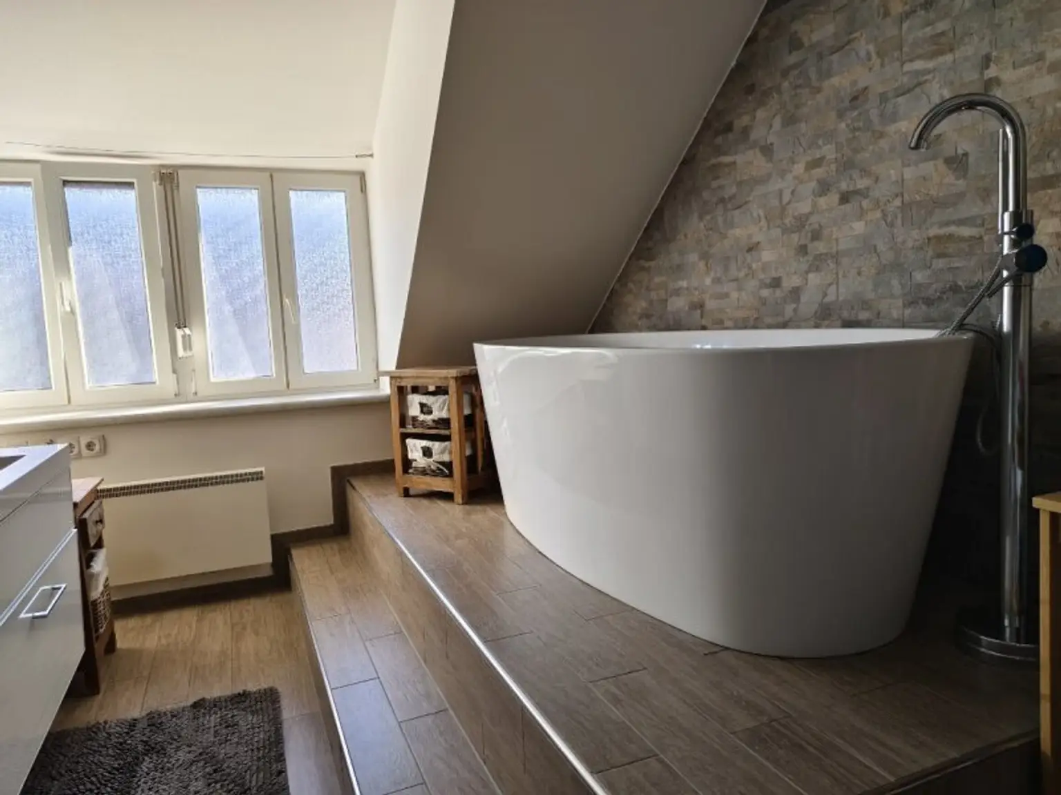 Modernes Wohnhaus  mit angrenzender Café-Bar und 2200m2 Grundstück