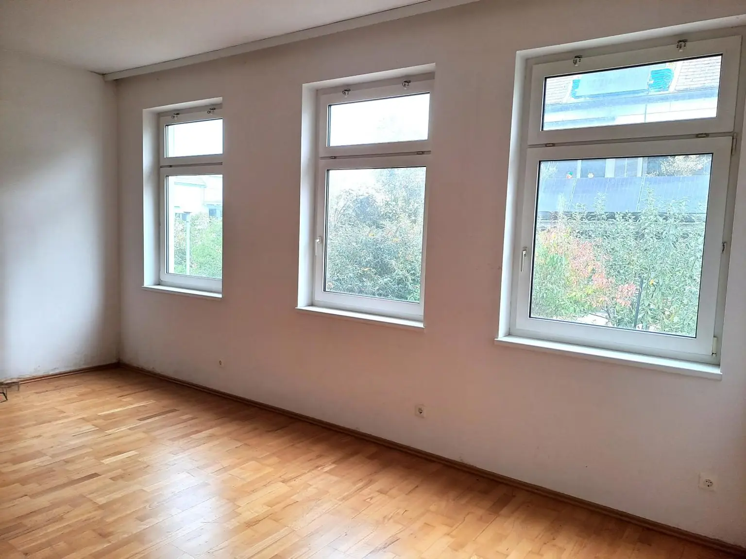 GESCHÄFTSLOKAL MIT VIELEN NUTZUNGSMÖGLICHKEITEN IN ZENTRALER LAGE