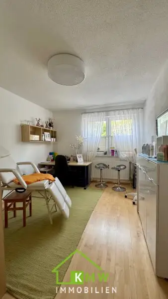 Top Lage - sehr helle und gepflegte 3 Zi. Wohnung mit Balkon in Ruhelage