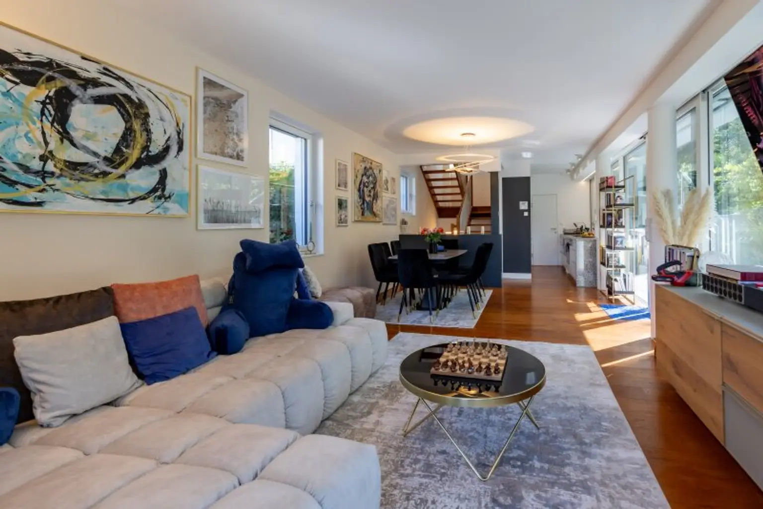 Exklusives Weinberg-Refugium: unverbaubarer Panoramablick in absoluter Ruhelage I hightech Pool I Dachterrasse mit Whirlpool I Erdwärme, Solarpaneele, Fußbodenheizung, Kühldecke