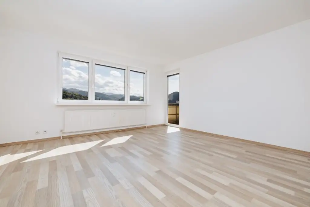 LIFT I LOGGIA I RUHIGE LAGE I LICHTDURCHFLUTET I SCHÖNE AUSSICHT I EINBAUKÜCHE I FAMILIENFREUNDLICH I PROJEKT WOHNEN I