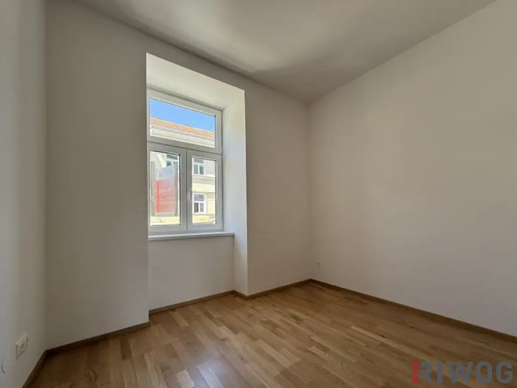 NEUER PREIS - SOMMERAKTION | 3-Zimmer Altbauwohnung mit großem innenhofseitigem Balkon im 1. Liftstock | ERSTBEZUG NACH SANIERUNG