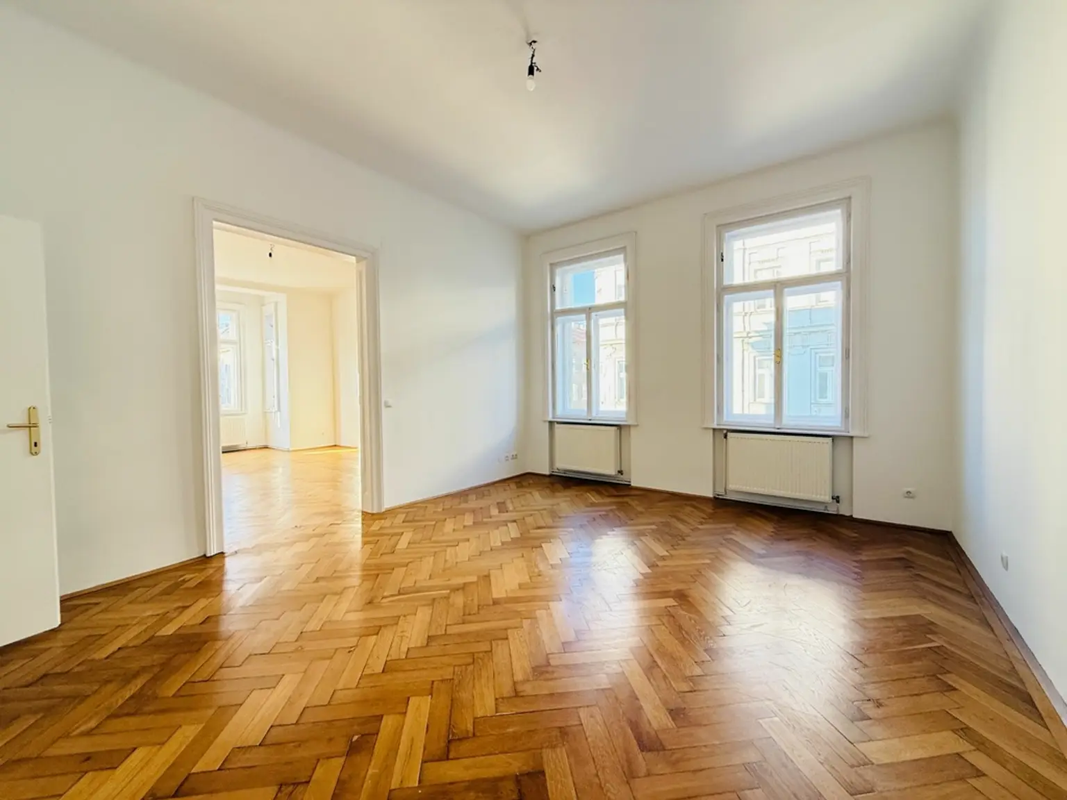 TOPLAGE - NÄHE AUGARTEN | PERFEKTE 5 ZIMMER | TRAUMHAFTER ALTBAU | U-BAHN NÄHE