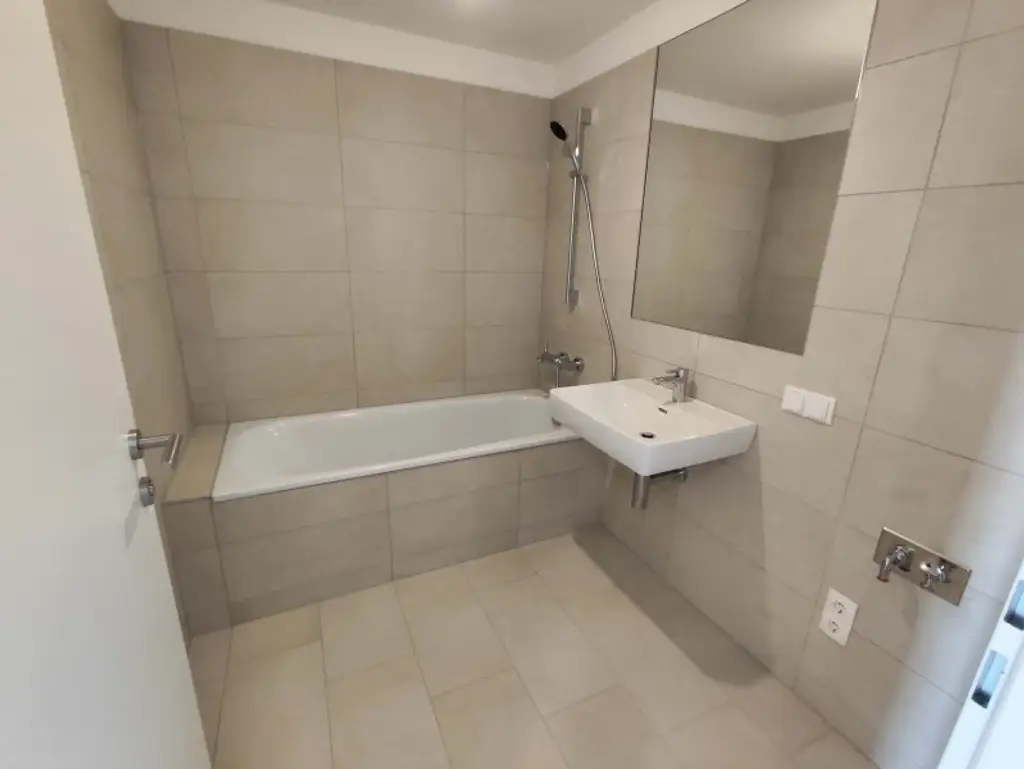 NEUBAU 3-Zimmer-ERSTBEZUG mit 2 Balkonen im 4. OG in 1210 Wien! Top 2/38