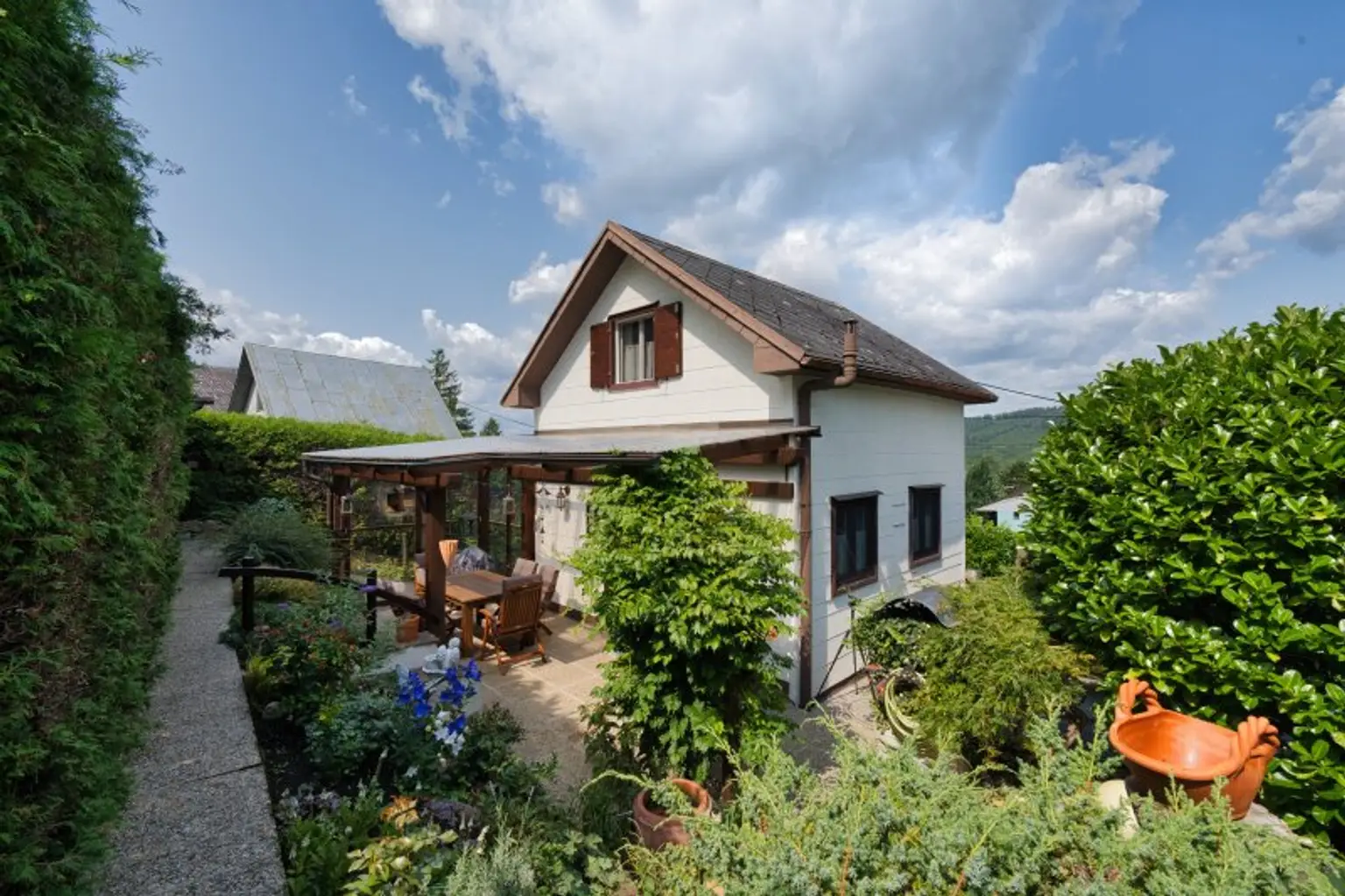 Seltenes Kleingarten-Eigentum am Wolfersberg – Haus mit Ausbaupotenzial, Terrasse & herrlicher Blick ins Grüne