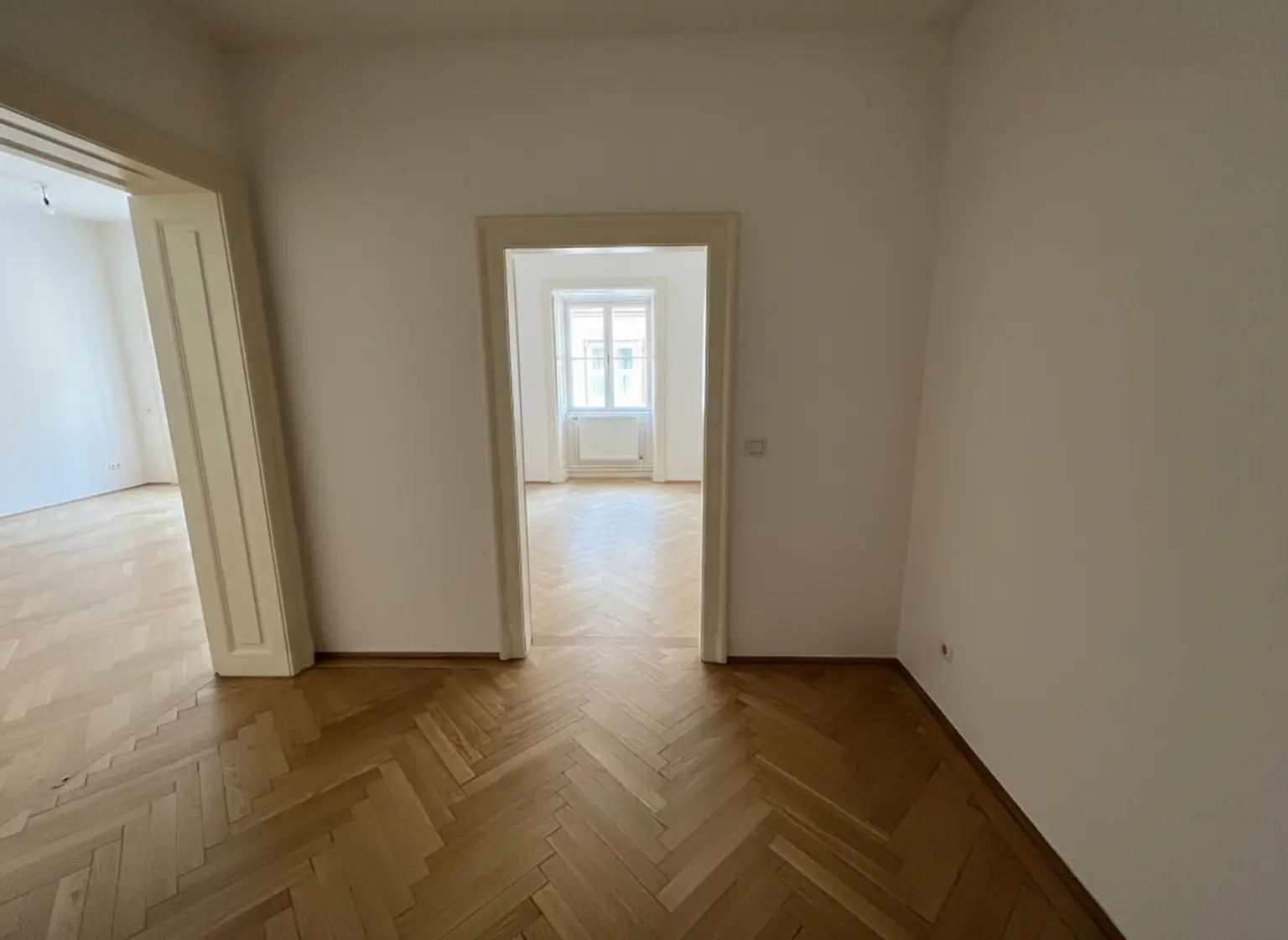 UNBEFRISTET: Ruhige, charmante Altbauwohnung im Herzen Wiens / Charming apartment in an old-style building in the heart of Vienna