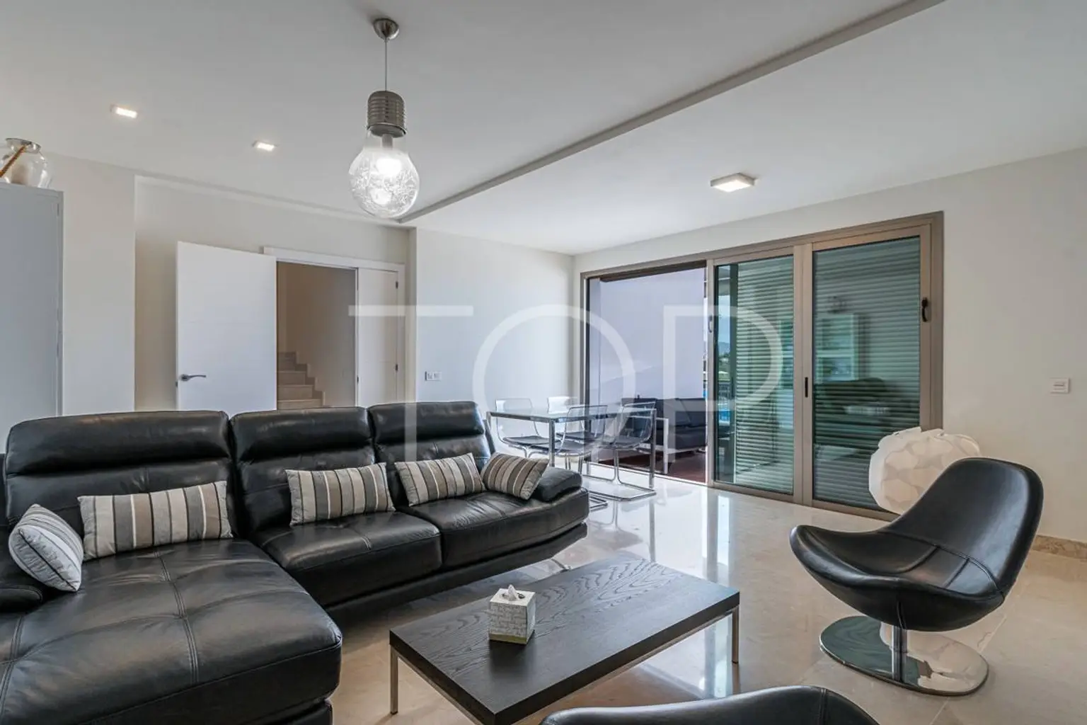 Apartamento de dos dormitorios con vistas panorámicas al mar en La Caleta