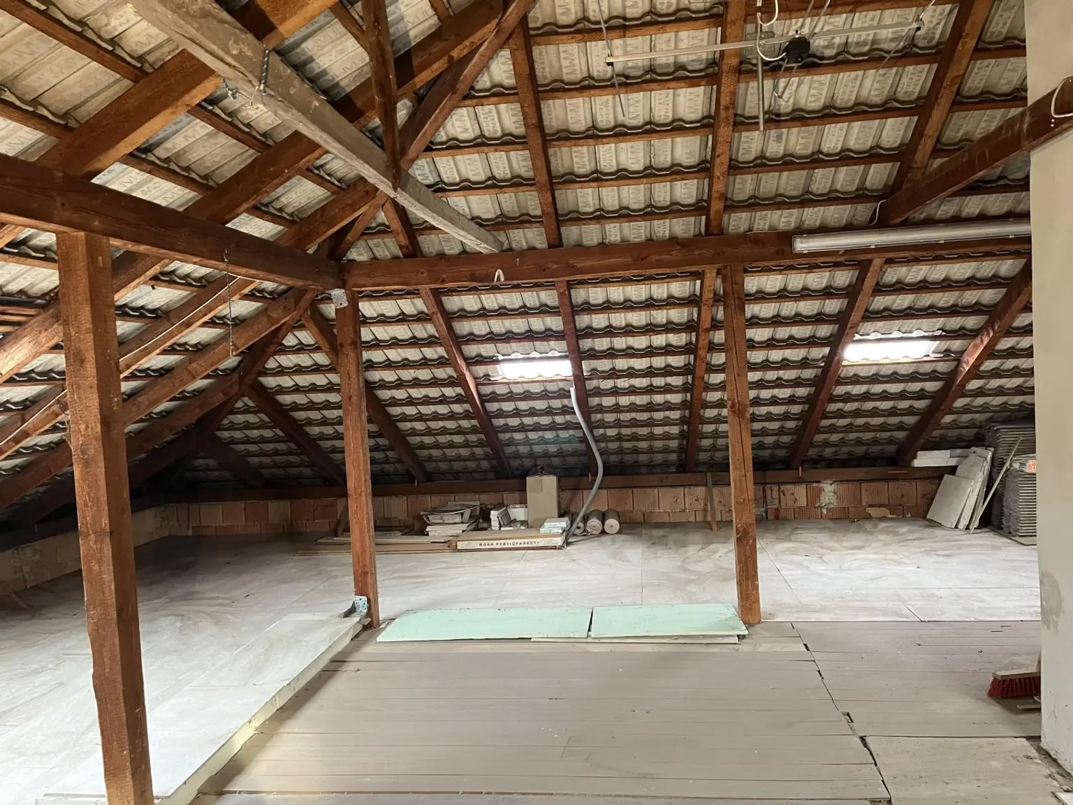 viel Platz auch noch am Dachboden