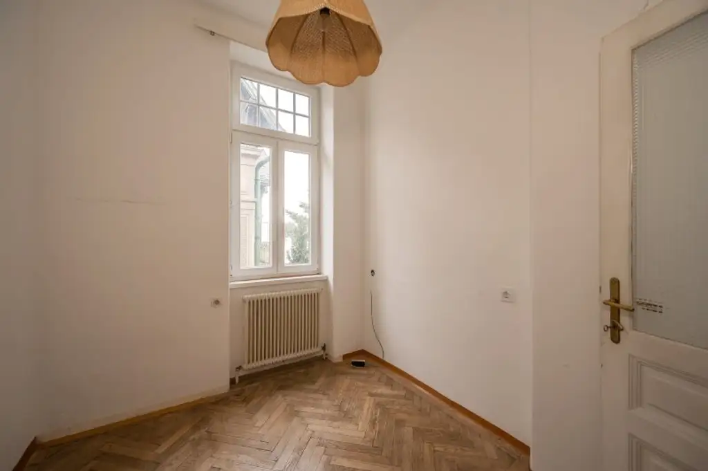 ++1140++ sanierungsbedürftige 3,5 Zimmer Wohnung in Stilvilla! idyllischer Garten!