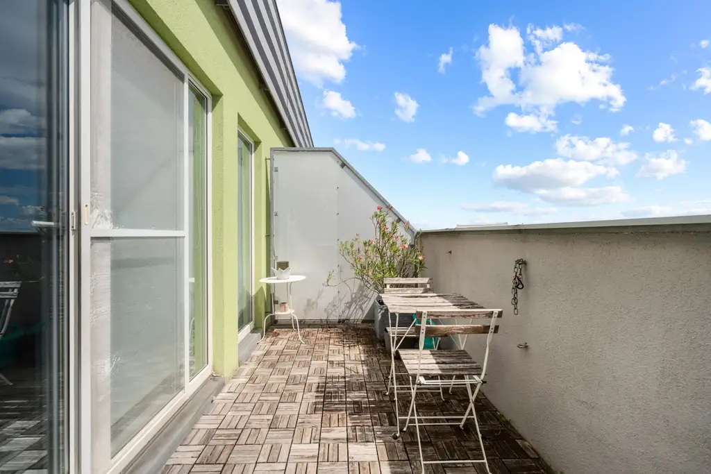 "Traumhafte Dachterrassen-Maisonette mit Fernblick & Badeteichzugang"