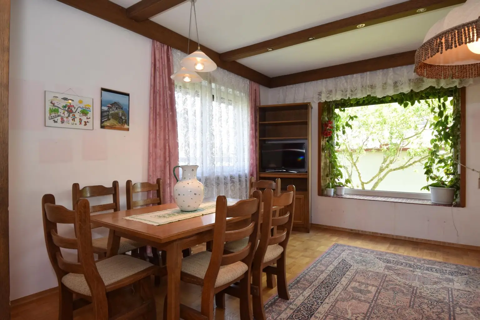 Wohnzimmer mit großzügigem Ausblick