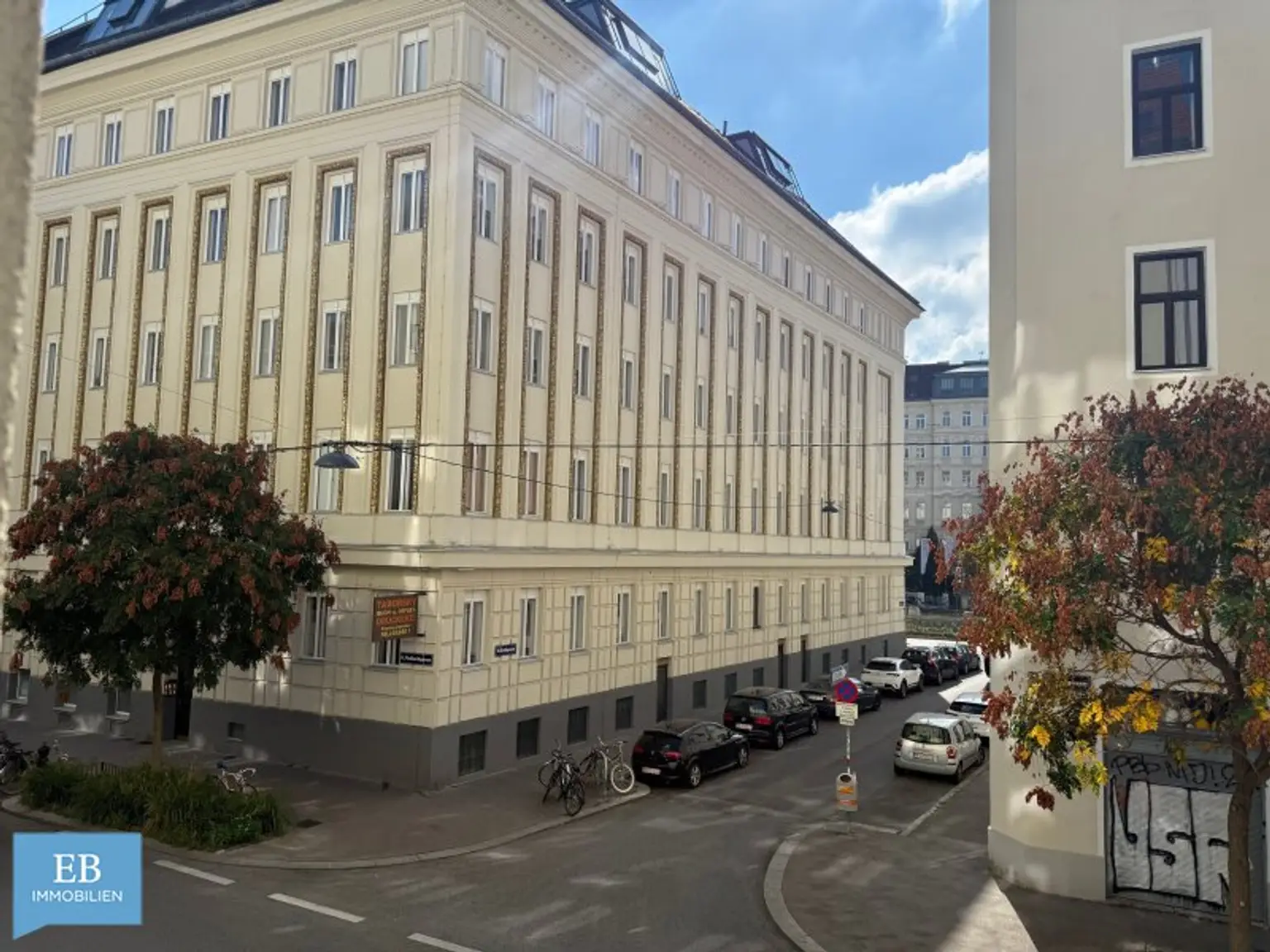 Helle Familienwohnung mit feiner Farbwelt und Fitnessraum im Haus