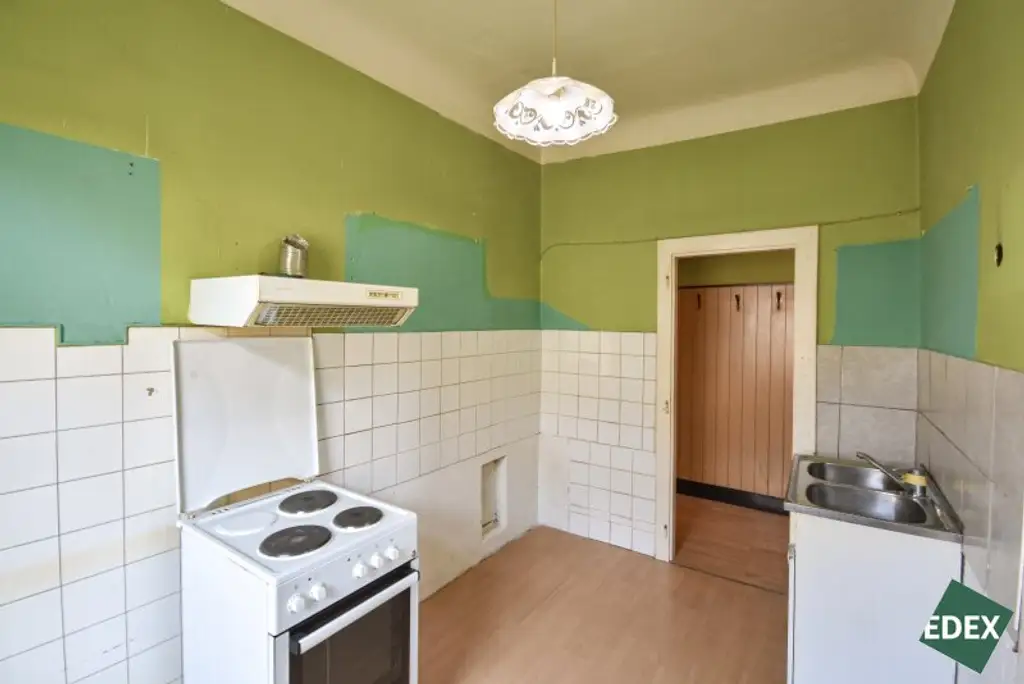 Charmante 2-Zimmer-Altbauwohnung mit separater Küche – renovierungsbedürftig, aber mit viel Potenzial!