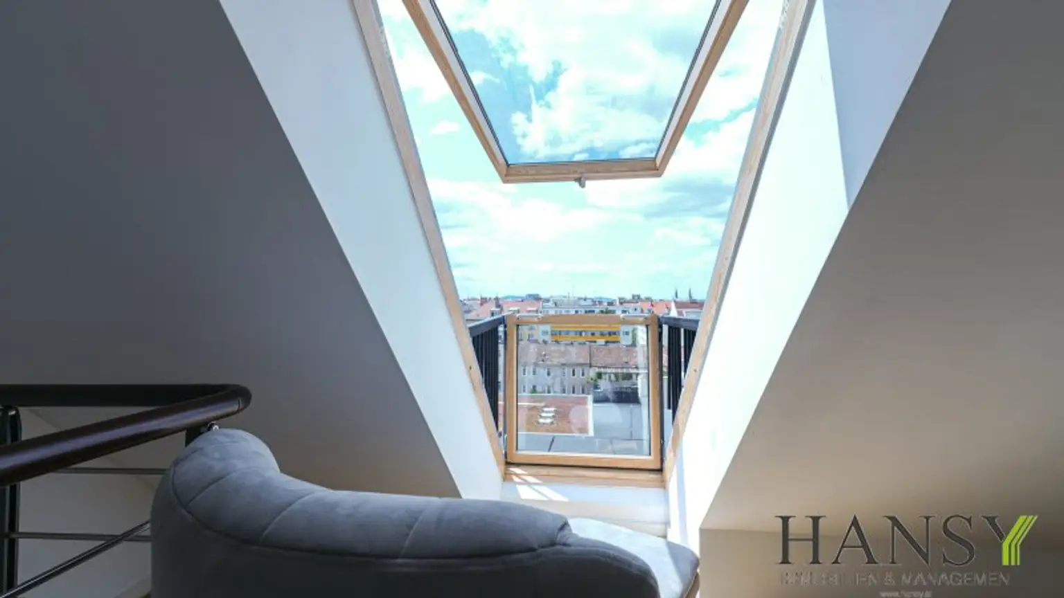 Voll möblierte Maisonette mit großer Terrasse & viel Platz – Dachgeschosswohnung in Toplage!