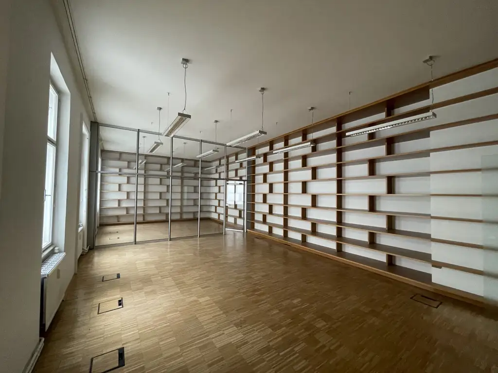 Kreativbüro im prachtvollen Altbau mit Tiefgarage - ideal für Architekten, Startups, Marketing & Co.
