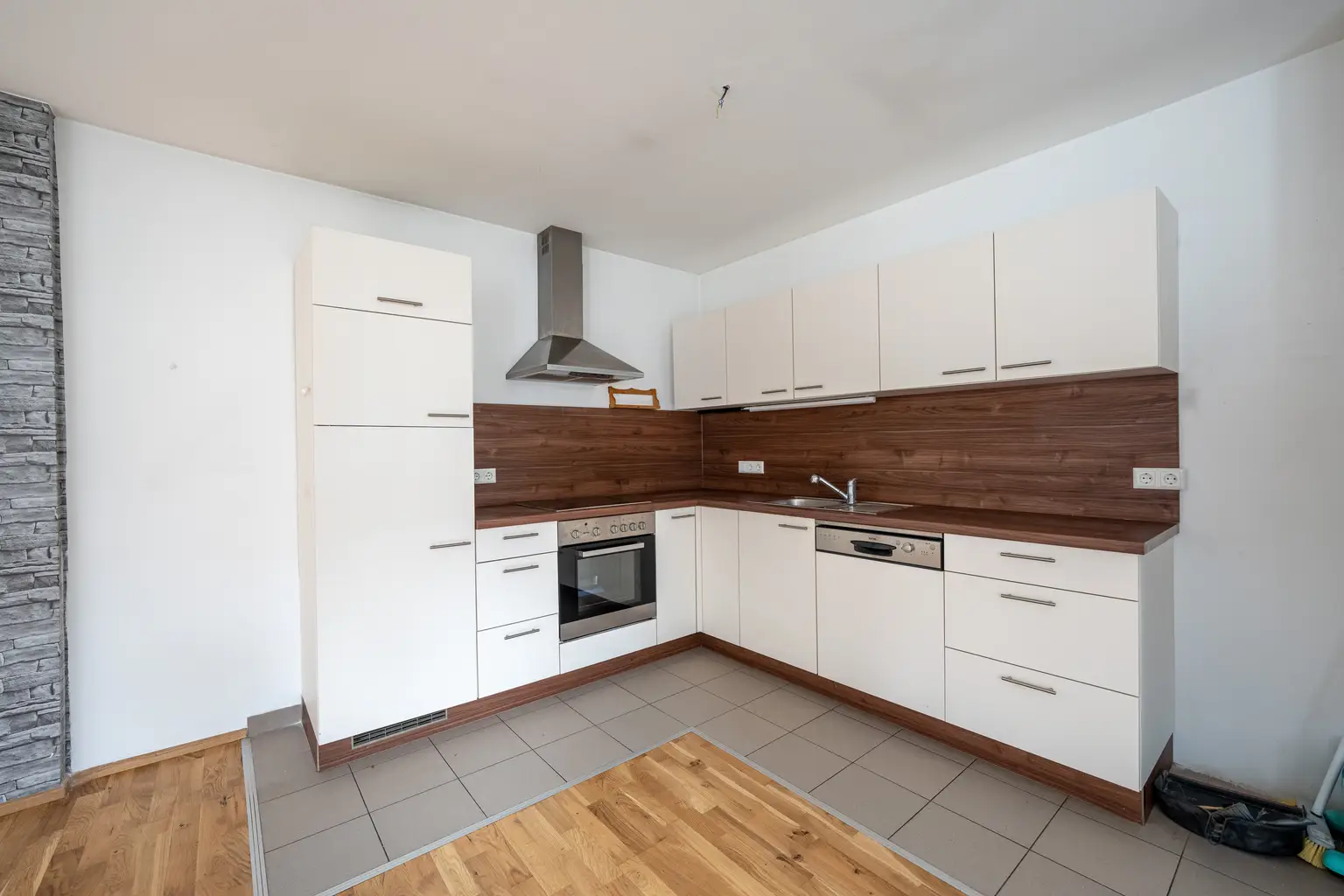 ** Großzügige 3 Zimmerwohnung im Pallischhof mit Terrasse und Kellerabteil **PROVISIONSFREI** TOP 4 **