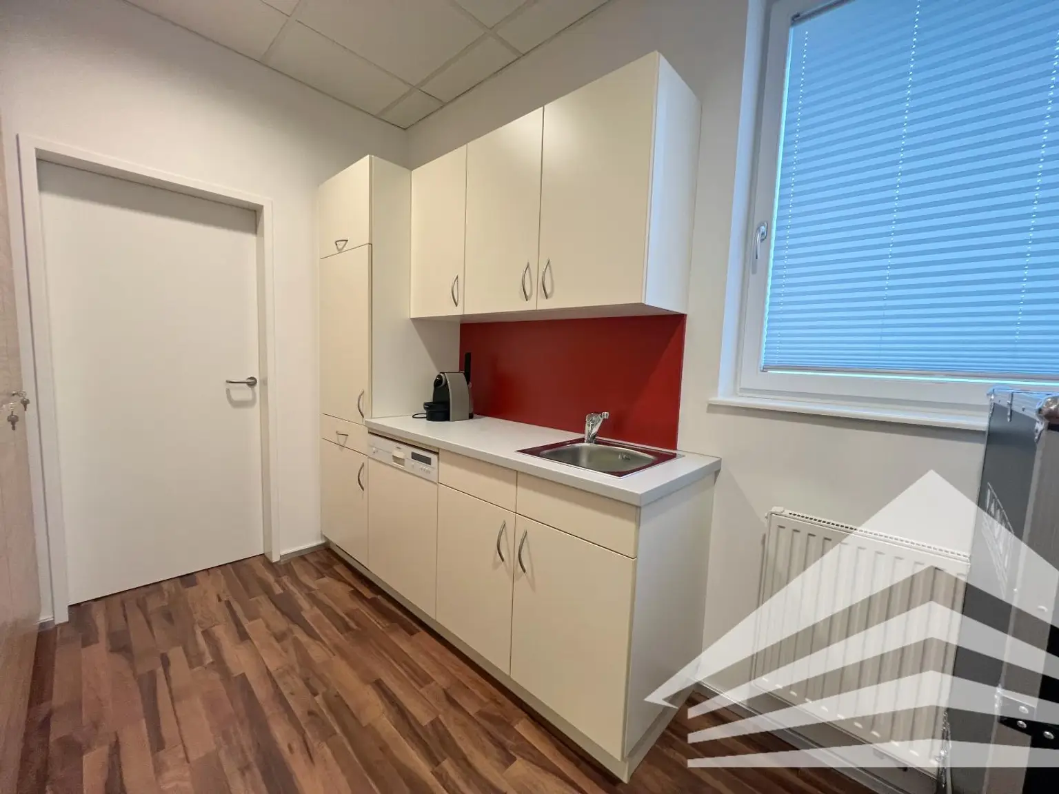 Ärzte und Therapeuten aufgepasst! Kompakte 80 m² Praxis ab sofort zu mieten!