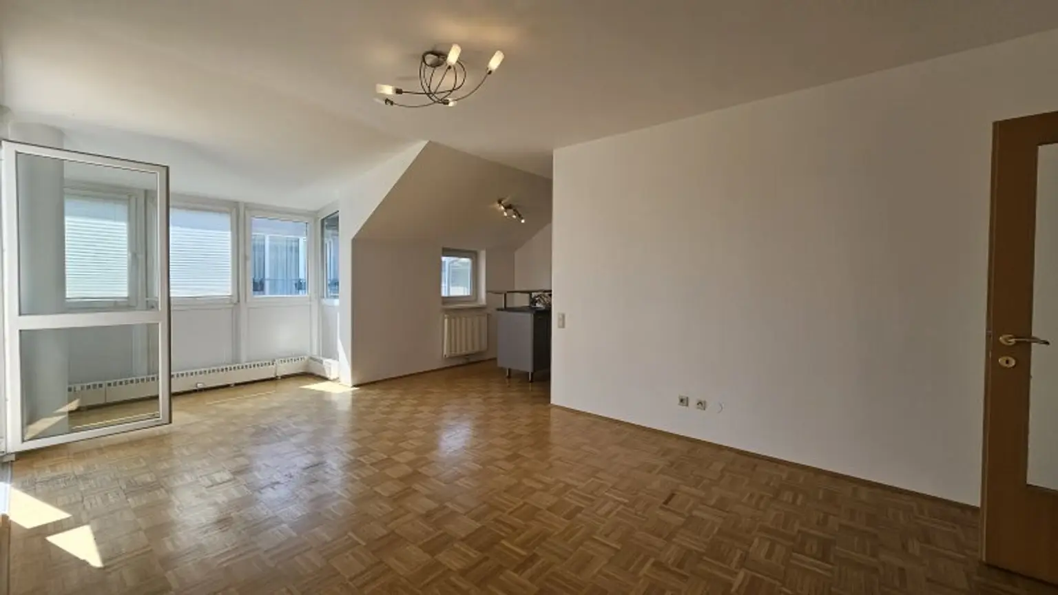 * 3 Zimmer * Wiener Stadtgrenze * Balkon/Loggia * KFZ Garagenplatz *