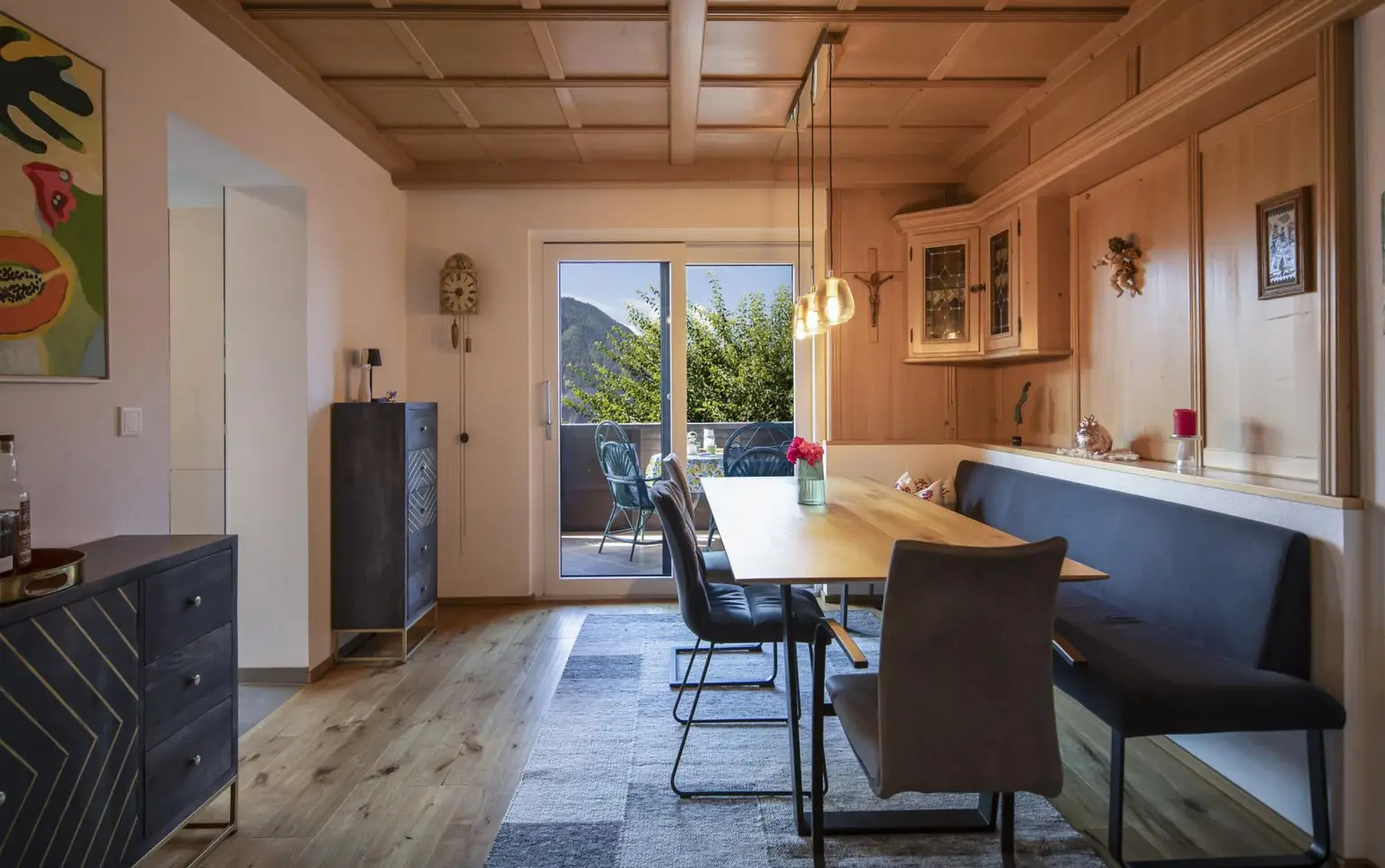 Esszimmer mit viel Platz für die Familie