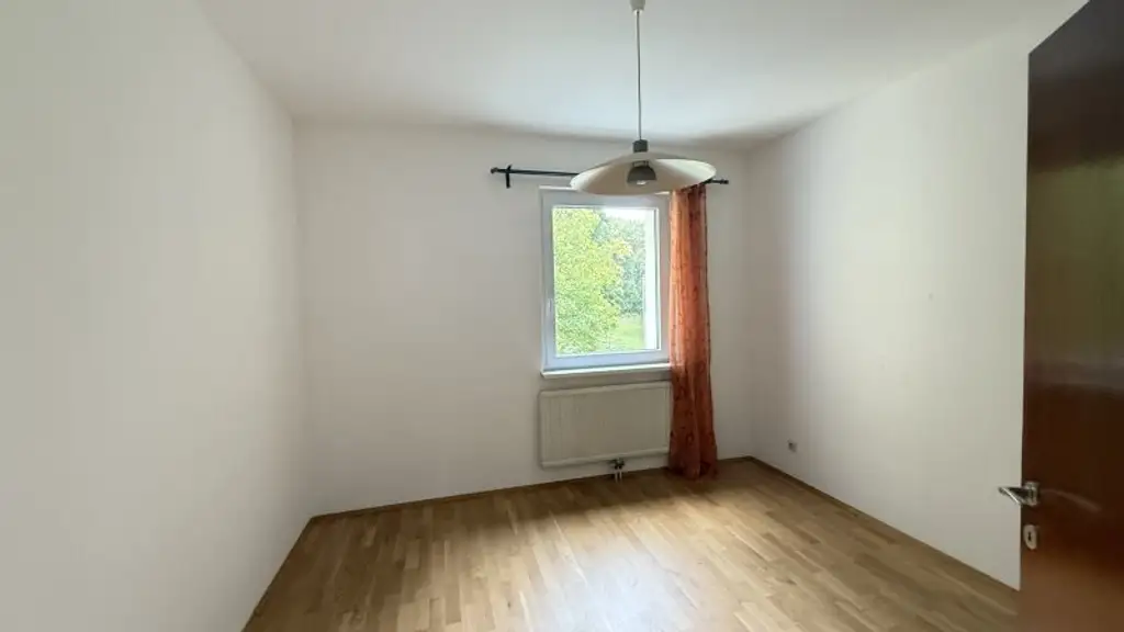 Familiewohnung in Ruhelage: 5-Zimmer mit separater Küche und Garagenstellplatz inklusive nahe Setagayapark