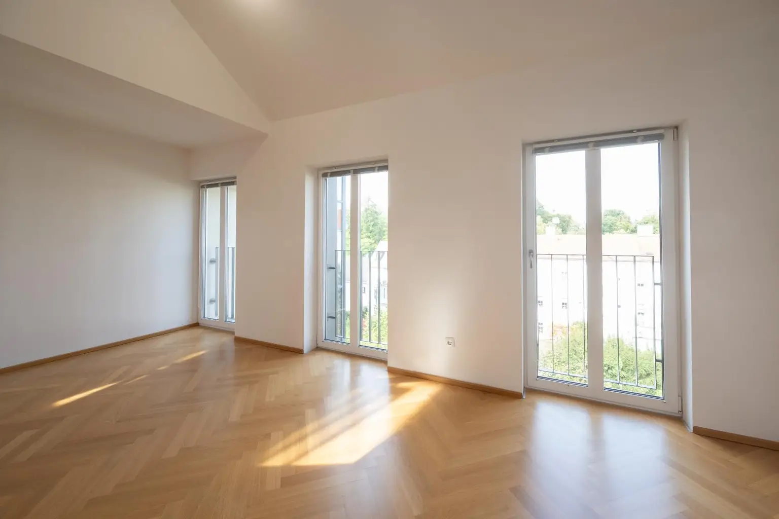 TRADITION TRIFFT MODERNE – EINZIGARTIGES WOHNJUWEL – ZENTRUM VON STEYR! Exklusives Wohnen über zwei Etagen mit traumhafter Dachterrasse!