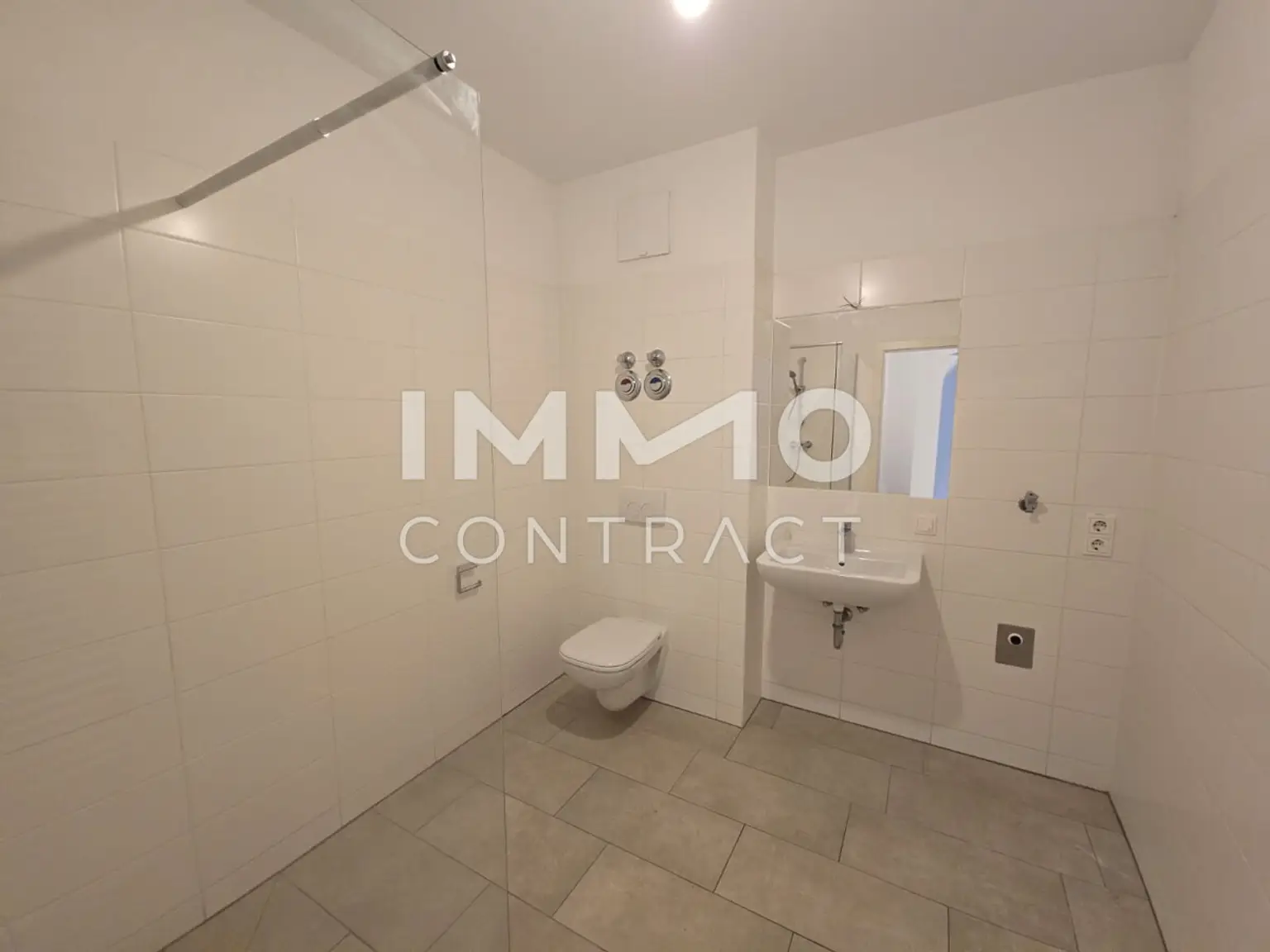 STRASSGANGER Straße 380d : Geförderte 2 Zimmer- Wohnung mit großem Balkon - Straßganger Straße 380 d - Top16d